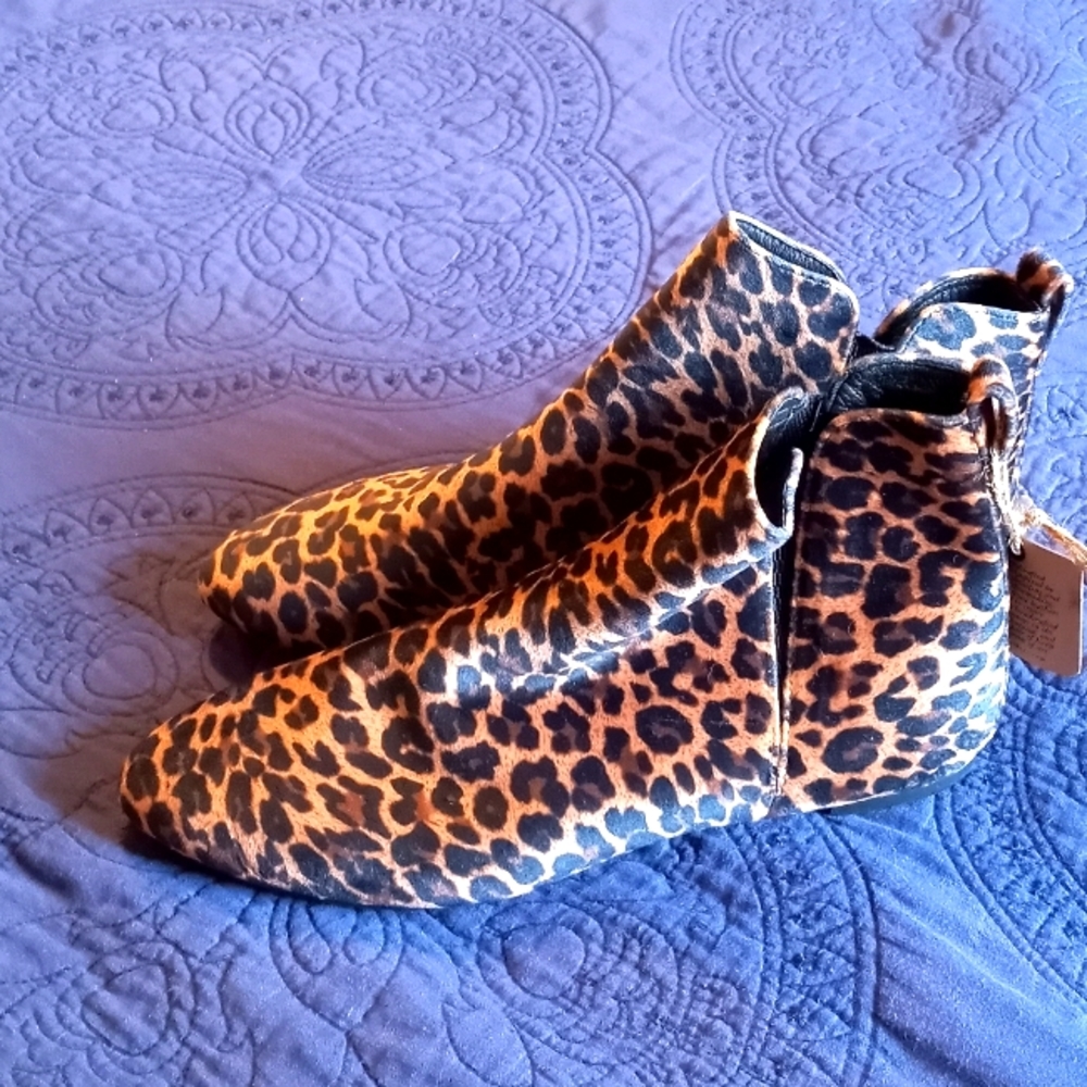 Born the Remo Leopard Print Chelsea Ankle Booties size 9